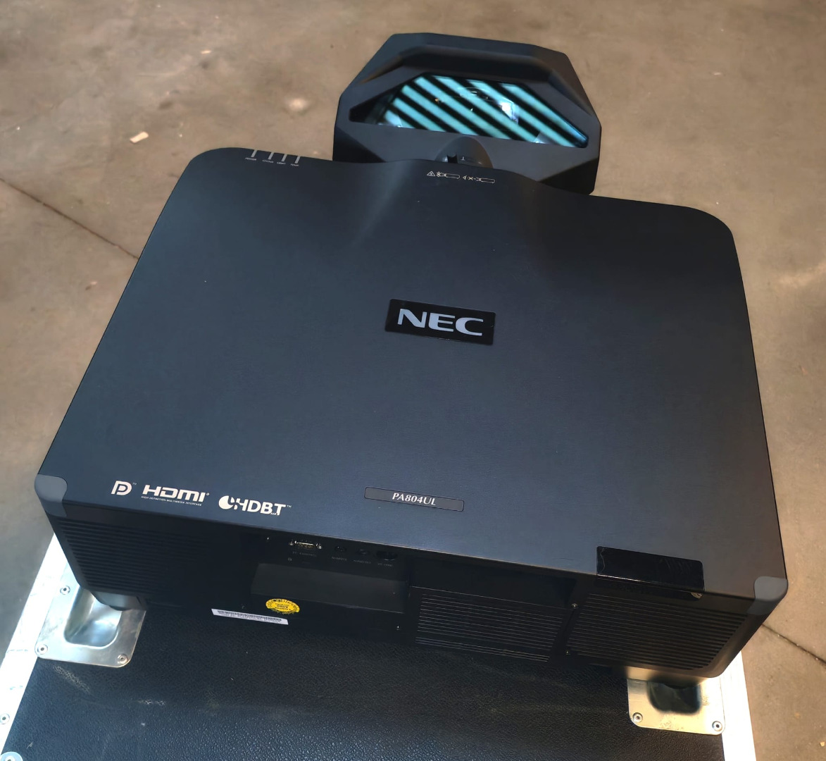 NEC PA804UL inkl. NP44ML Ultraweitwinkel 0.32:1 - Gebrauchtware