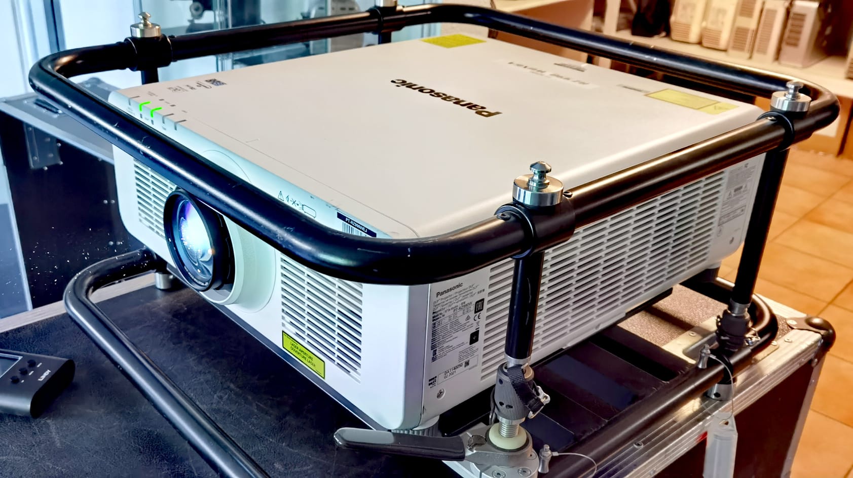 Panasonic PT-RZ990WE inkl. TKGF0156-6 (2.8-2.4:1) - Gebrauchtware